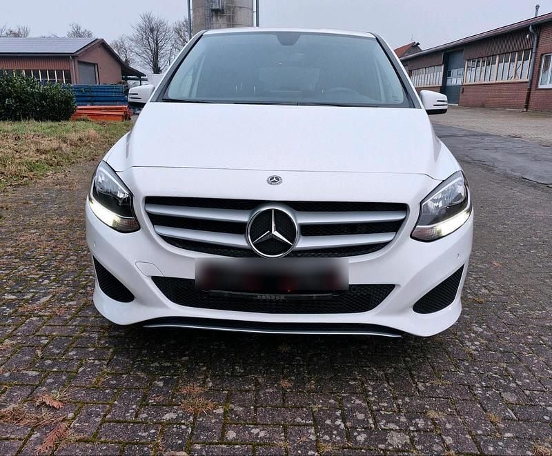 Gebraucht Mercedes B220 170 PS (125 kW) 2019 Weiß Van / Kleinbus