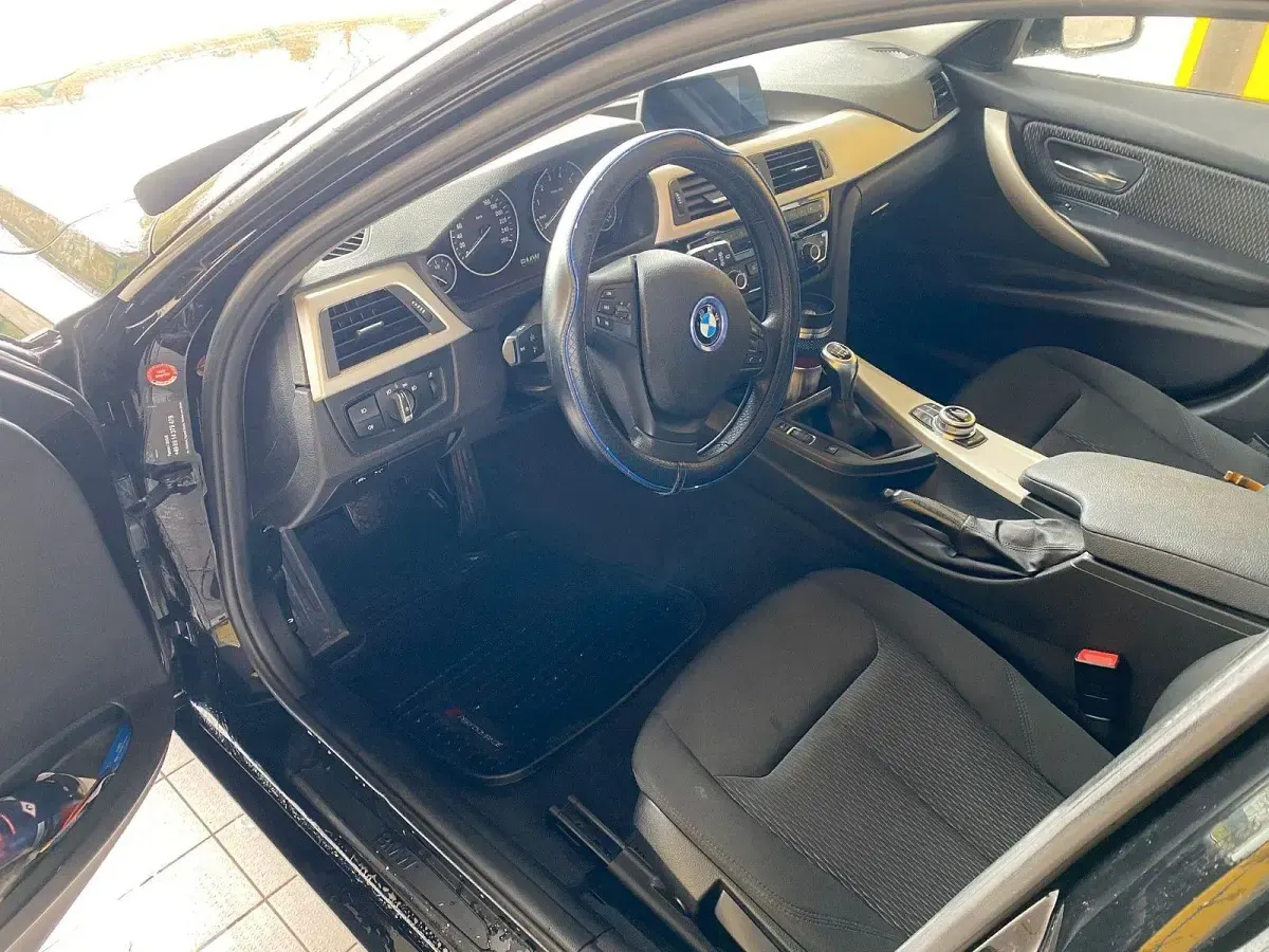 Gebraucht BMW 320 Advantage 184 PS (135 kW) 2017 Schwarz Kombi