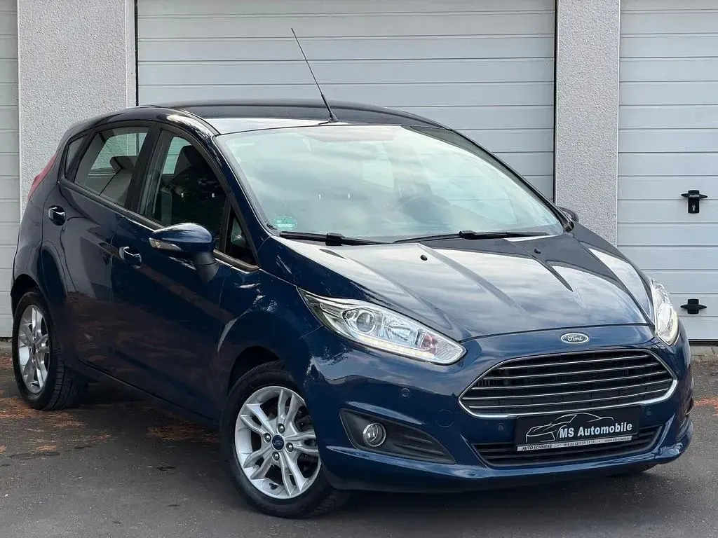 Gebraucht Ford Fiesta Titanium 101 PS (74 kW) 2015 Blau Kleinwagen