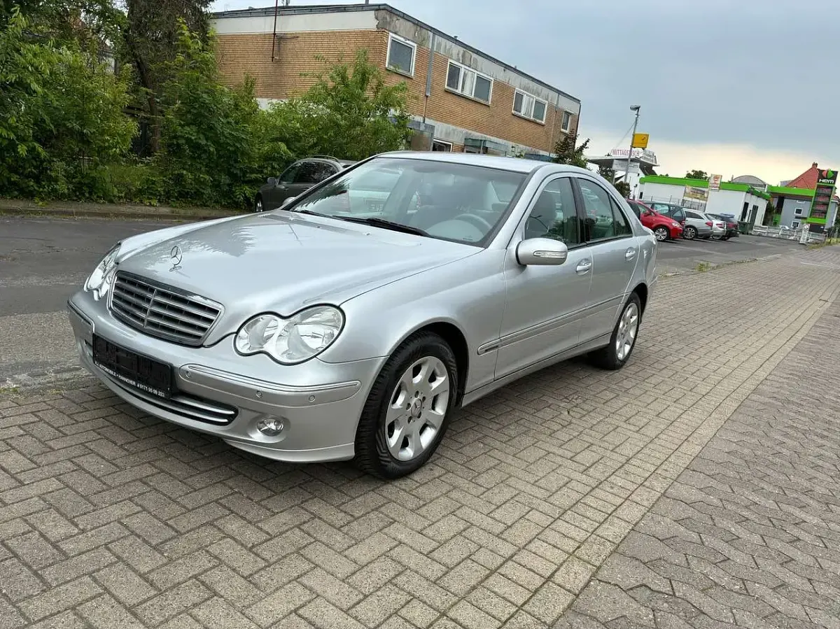 Gebraucht Mercedes C200 163 PS (119 kW) 2004 Brillantsilber  metalliclack Limousine