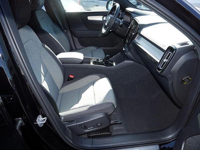 Gebraucht Volvo XC40 Plus 211 PS (155 kW) 2023 Schwarz / onyx schwarz (metallic) SUV