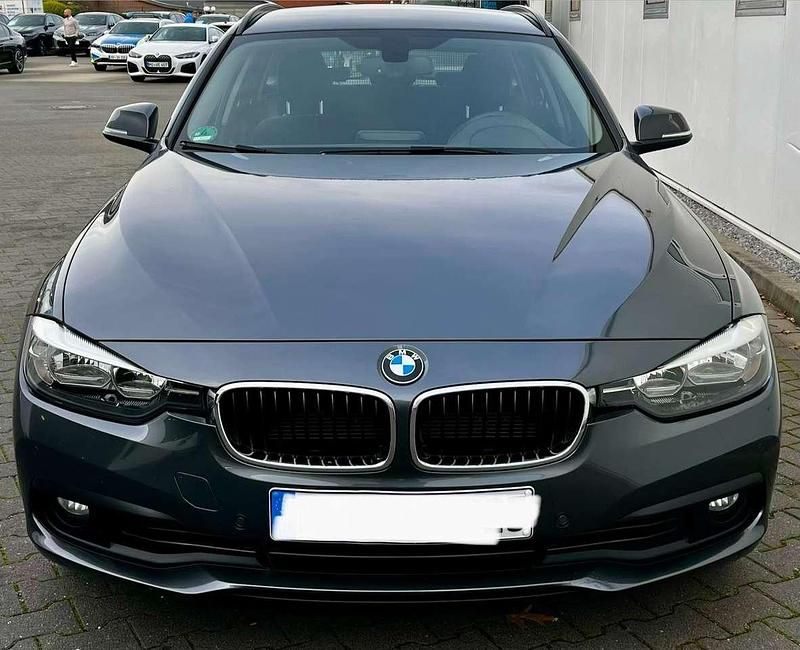 Grau Gebraucht 2016 BMW 316 Advantage Kombi | 10.900 € (Fairer Preis) - Bild 1/4