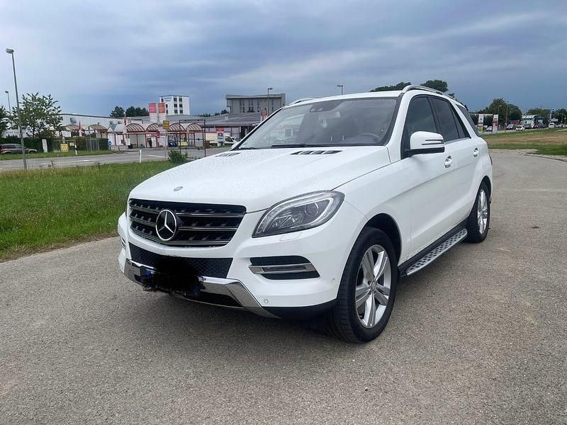 Weiß Gebraucht 2014 Mercedes ML500 SUV | 17.900 € (Etwas zu teuer) - Bild 1/4