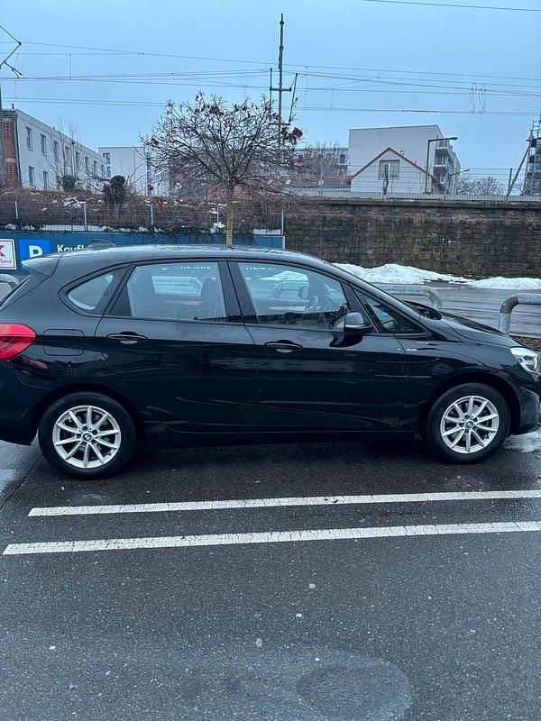 Schwarz Gebraucht 2018 BMW 218 Kombi | 16.900 € (Guter Preis) - Bild 1/4
