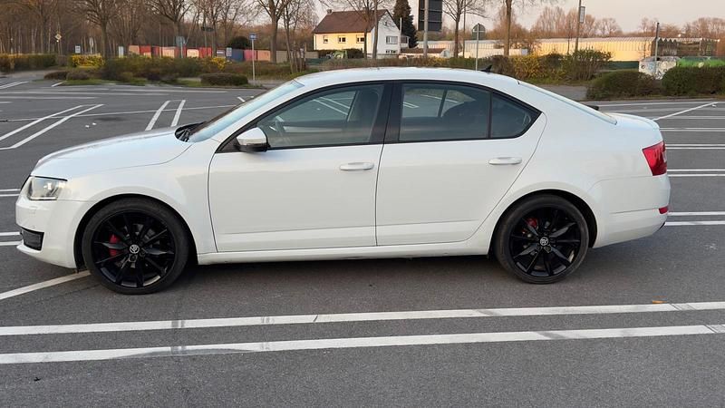 Gebraucht Skoda Octavia 150 PS (110 kW) 2016 Weiß Kleinwagen