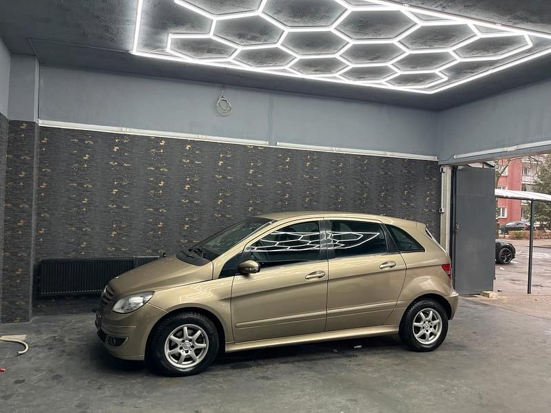 Gebraucht Mercedes B170 116 PS (85 kW) 2007 Braun Van / Kleinbus