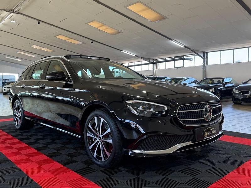 Gebraucht Mercedes E300 194 PS (142 kW) 2022 Schwarz Limousine