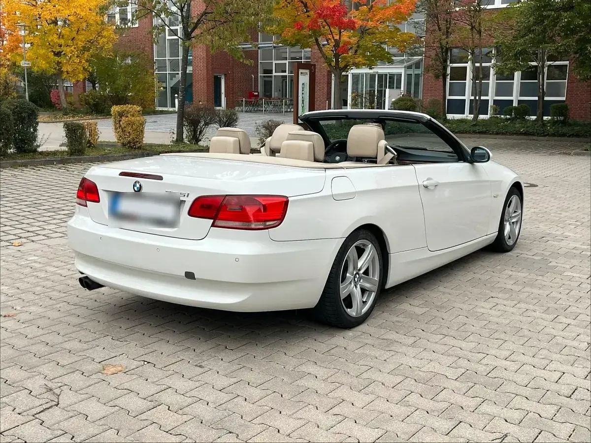 Gebraucht BMW 325 218 PS (160 kW) 2008 Weiß Cabrio
