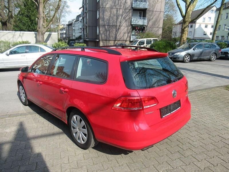 Gebraucht VW Passat Trendline 140 PS (102 kW) 2011 Rot Kombi