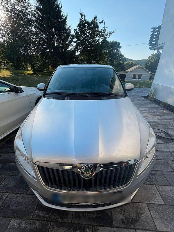 Silber Gebraucht 2012 Skoda Fabia Family Kleinwagen | 3.000 € (Superpreis) - Bild 1/4