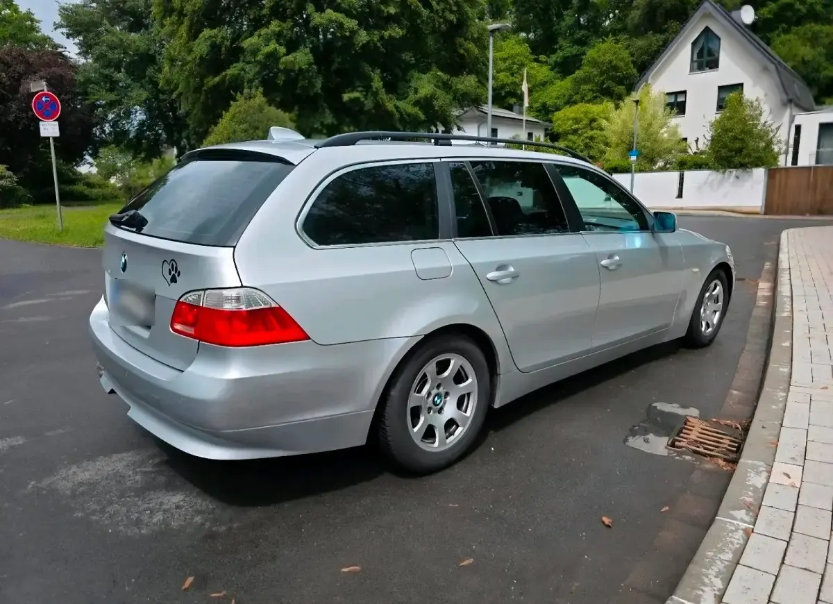 Gebraucht BMW 525 192 PS (141 kW) 2005 Silber Kombi