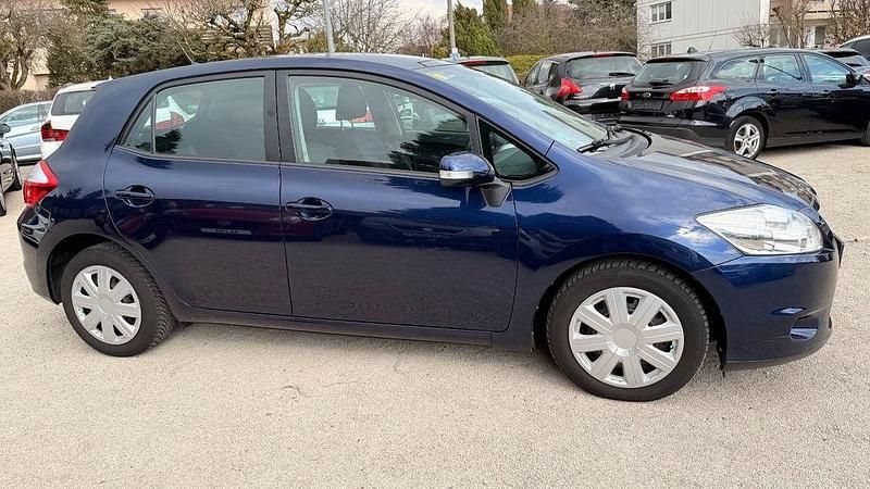 Gebraucht Toyota Auris Edition 90 PS (66 kW) 2011 Blau Kleinwagen
