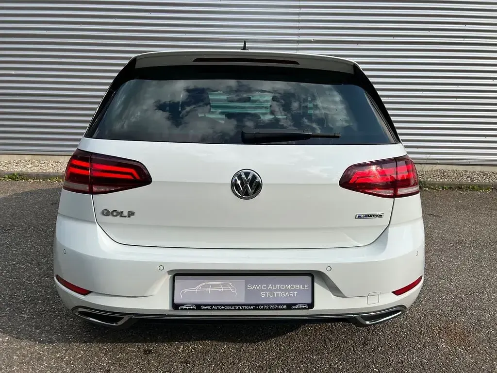 Gebraucht VW Golf VII Highline 131 PS (96 kW) 2019 Weiß Limousine