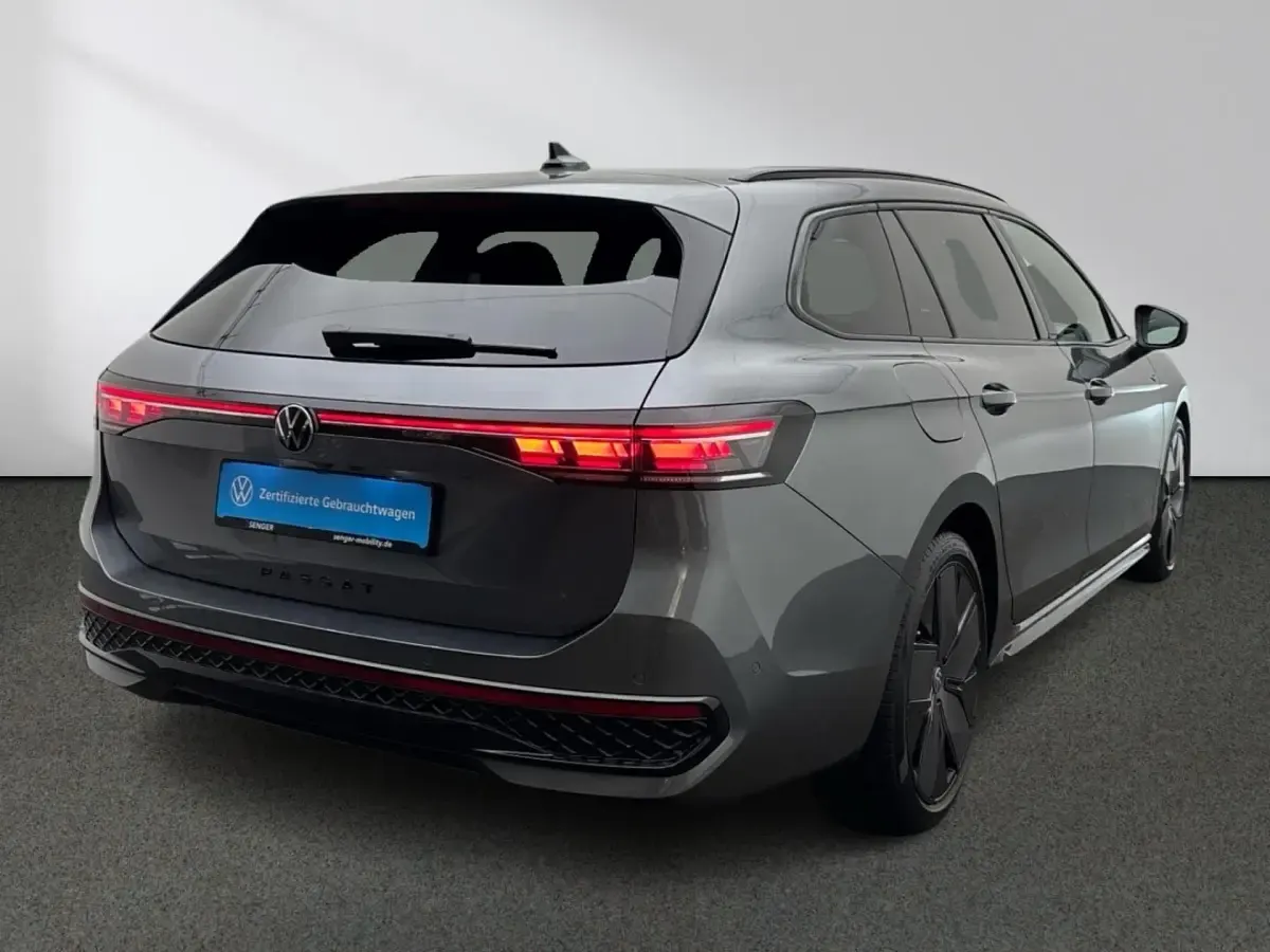 Gebraucht VW Passat R-line 193 PS (141 kW) 2025 Diabasgrau Kombi
