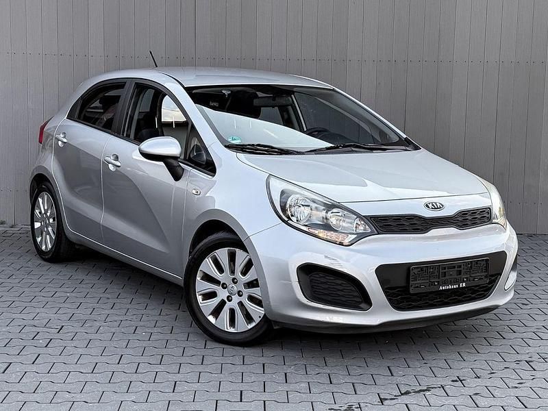 Second-hand Kia Rio 86 CP (63 kW) 2012 Argintiu Berlinǎ