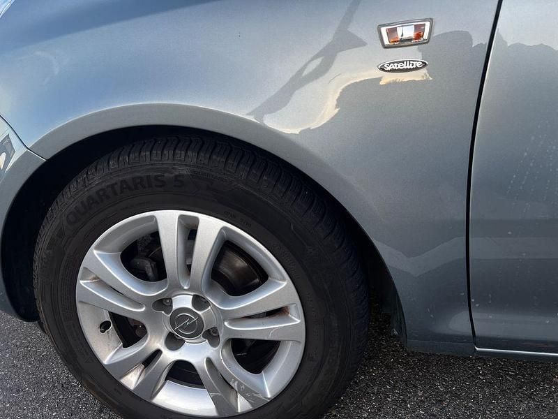 Second-hand Opel Corsa Satellite 101 CP (74 kW) 2011 Gri Berlinǎ