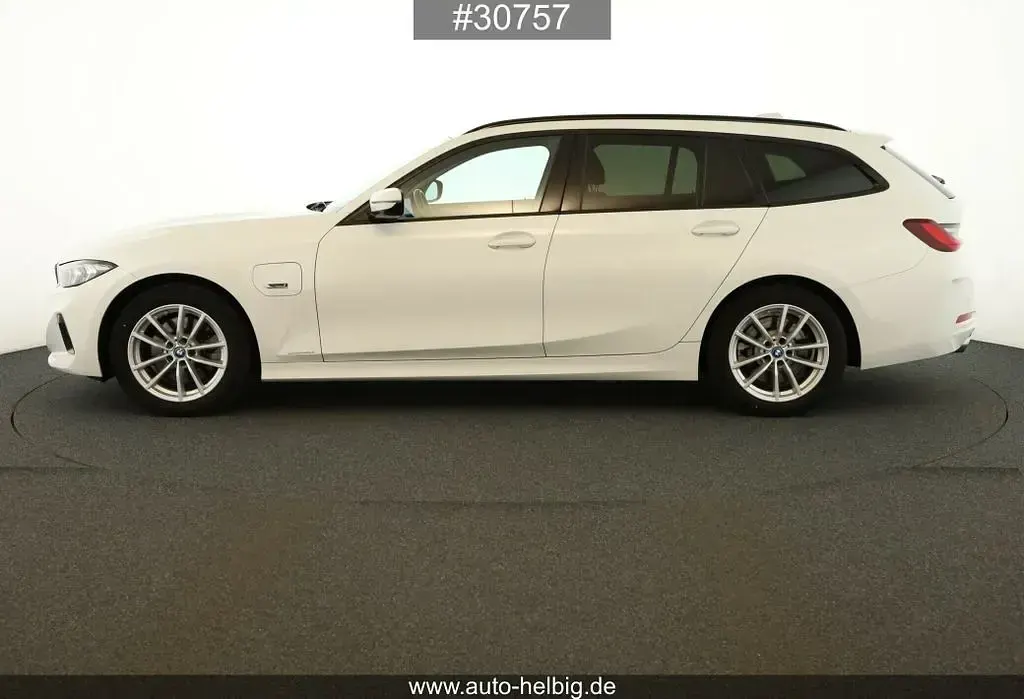 Gebraucht BMW 320e Shadowline 204 PS (150 kW) 2022 Weiß Kombi