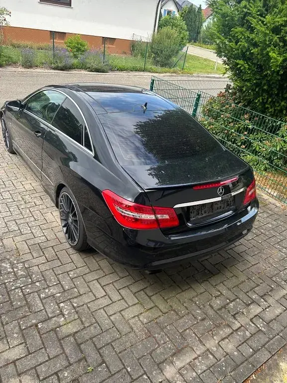 Gebraucht Mercedes E250 204 PS (150 kW) 2009 Schwarz Coupé