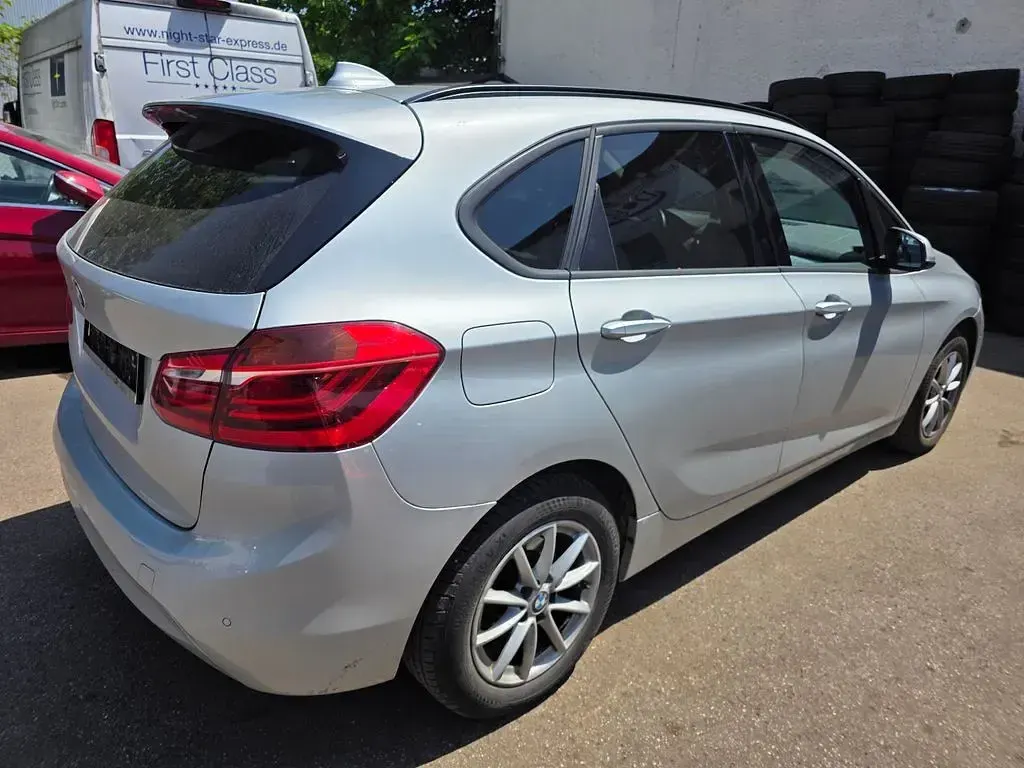Gebraucht BMW 216 Active Tourer Advantage 116 PS (85 kW) 2017 Silber Van / Kleinbus