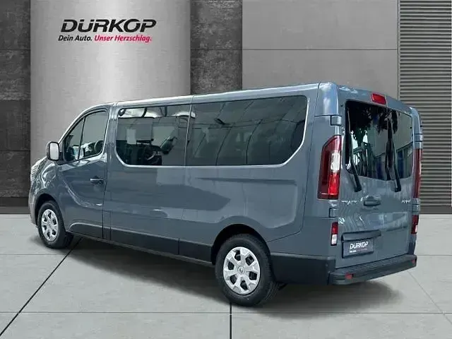 Używany Renault Trafic 150 KM (110 kW) 2024 Szary Minivan