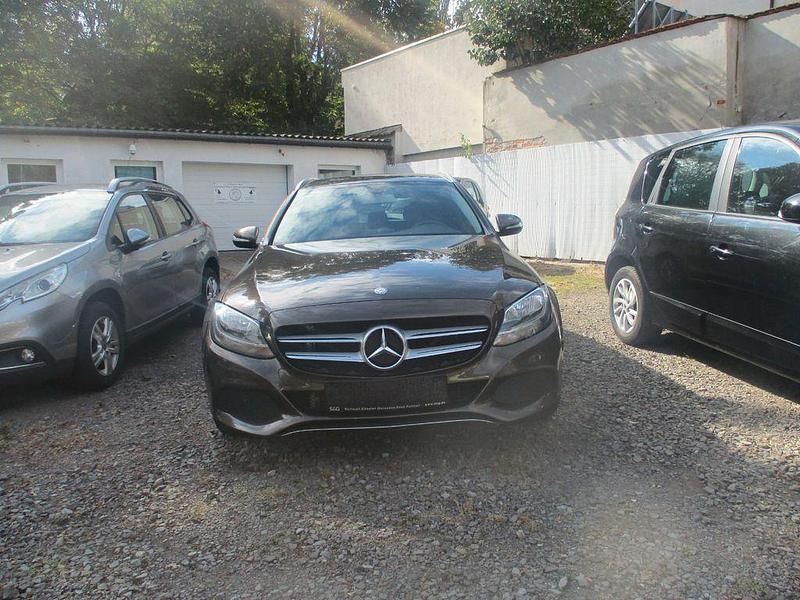 Braun Gebraucht 2015 Mercedes C180 Avantgarde Limousine | 11.770 € (Fairer Preis) - Bild 1/4