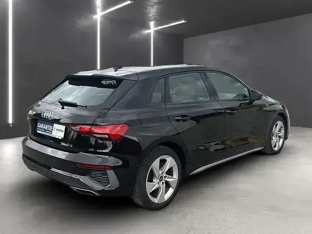 Używany Audi A3 S-Line 150 KM (110 kW) 2022 Czarny Sedan/Limuzyna