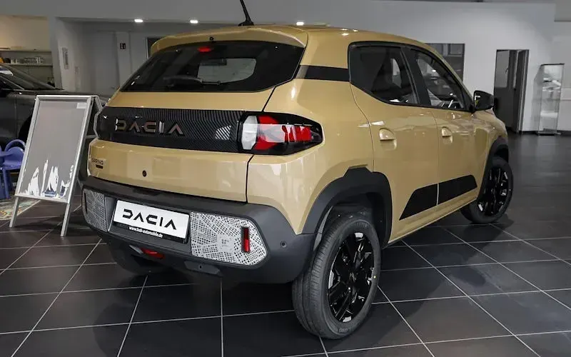 Gebraucht Dacia Spring Extreme 75 kW (102 PS) 2025 Lightninggrau (grau) Kleinwagen