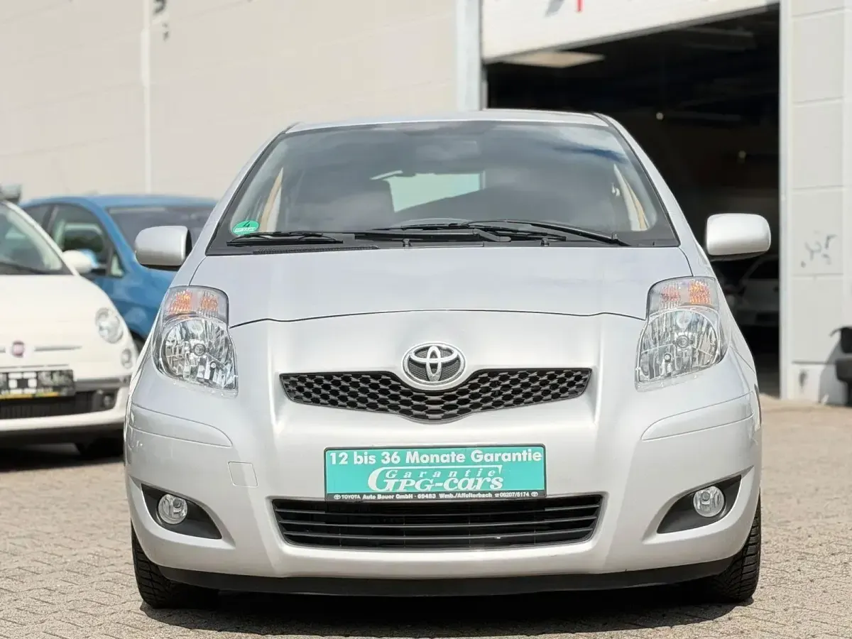 Gebraucht Toyota Yaris Edition 99 PS (72 kW) 2011 Silber Kleinwagen