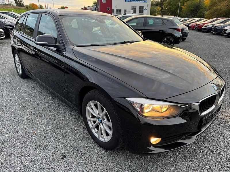 Schwarz Gebraucht 2014 BMW 318 Sport Line Kombi | 6.485 € (Guter Preis) - Bild 1/4
