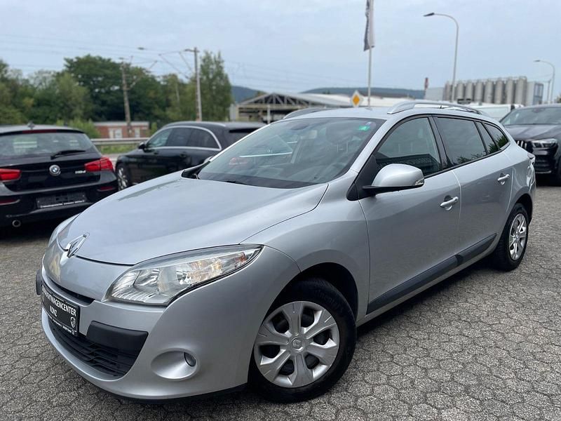Silber Gebraucht 2011 Renault Mégane GrandTour Expression Kombi | 4.590 € (Fairer Preis) - Bild 1/4