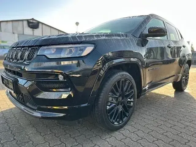 Second-hand Jeep Compass 131 CP (96 kW) 2023 Negru SUV