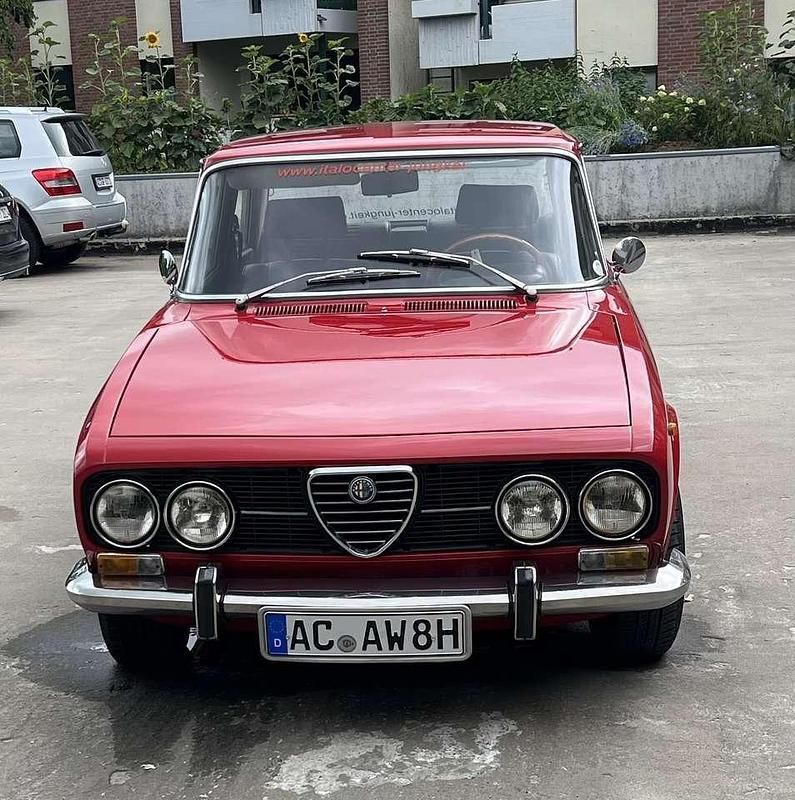 Rot Gebraucht 1973 Alfa Romeo 2000 Limousine | 20.000 € - Bild 1/4