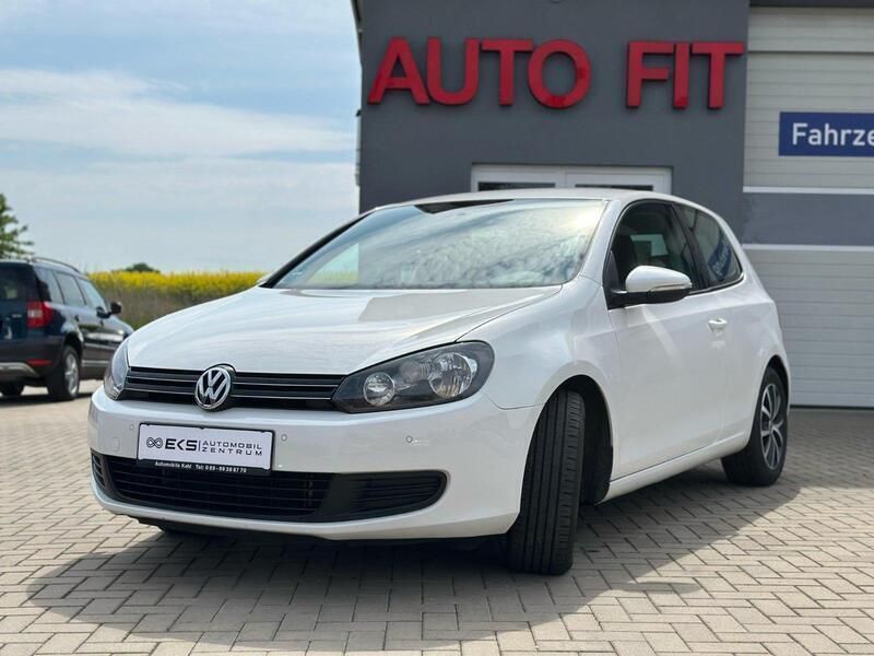 Weiß Gebraucht 2011 VW Golf VI Kleinwagen | 5.199 € (Fairer Preis) - Bild 1/4
