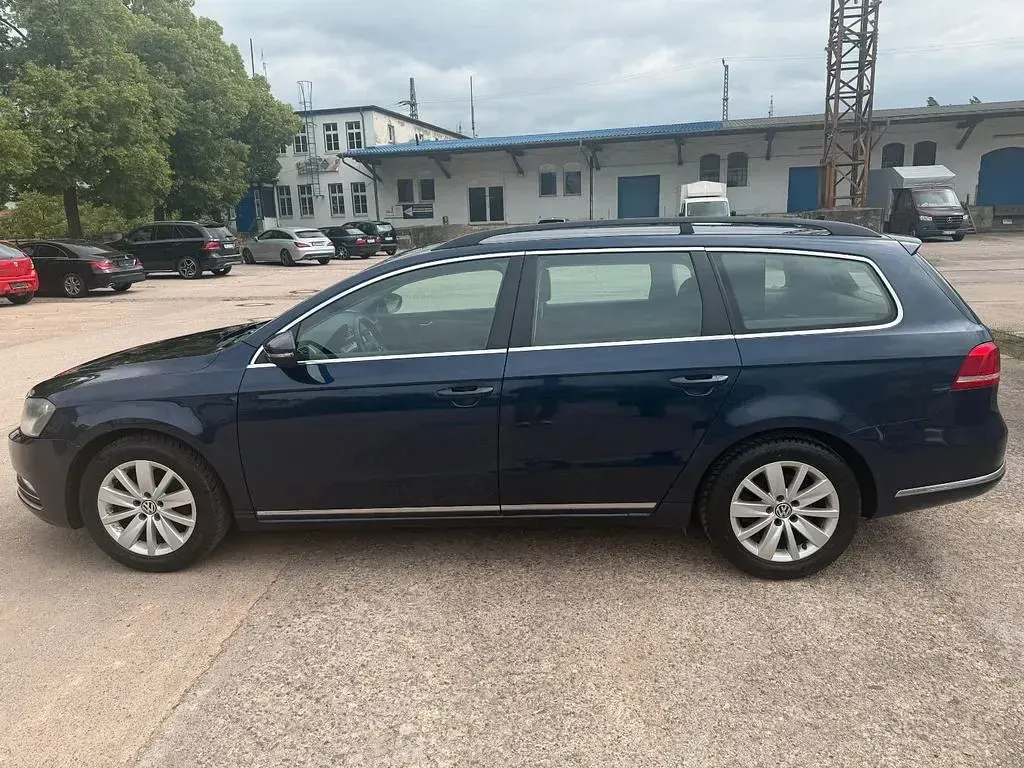 Gebraucht VW Passat Comfortline 105 PS (77 kW) 2013 Blau Kombi