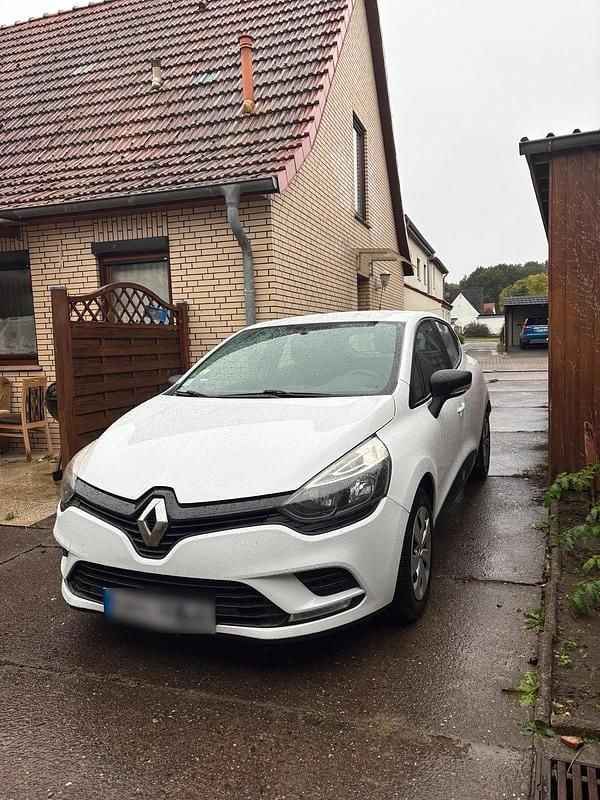 Weiß Gebraucht 2016 Renault Clio IV Limousine | 6.000 € (Guter Preis) - Bild 1/4