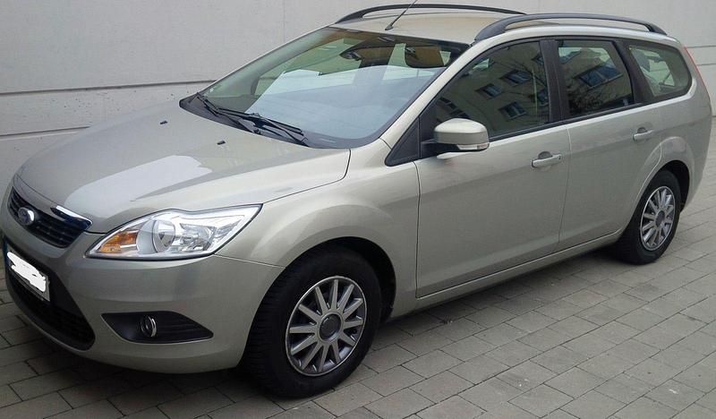 Silber Gebraucht 2009 Ford Focus Style Kombi | 6.390 € (Teuer) - Bild 1/4