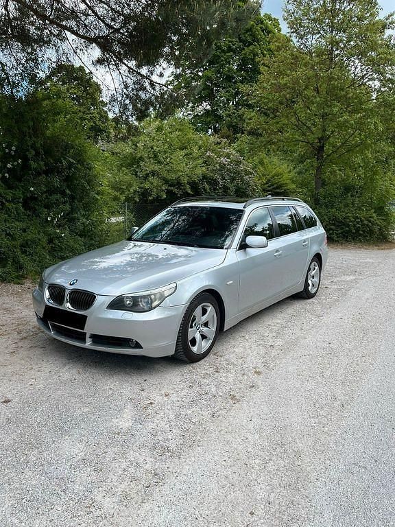 Silber Gebraucht 2005 BMW 530 Kombi | 4.190 € (Fairer Preis) - Bild 1/4