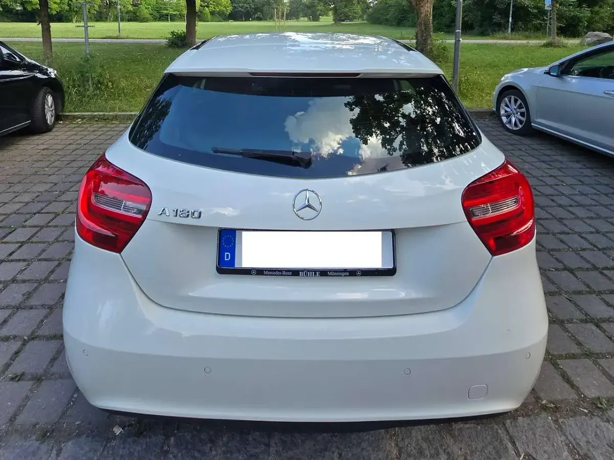Gebraucht Mercedes A180 Style 122 PS (89 kW) 2013 Weiß Kleinwagen