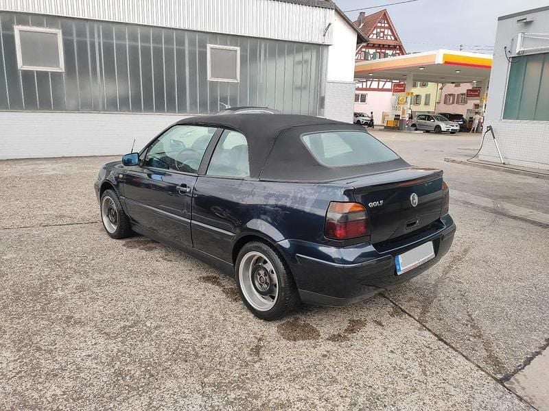 Blau Gebraucht 1999 VW Golf Cabriolet Highline Cabrio | 2.700 € (Etwas zu teuer) - Bild 1/4