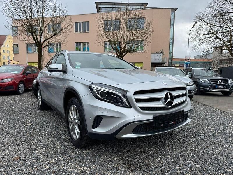 Gebraucht Mercedes GLA200 156 PS (114 kW) 2015 Silber SUV