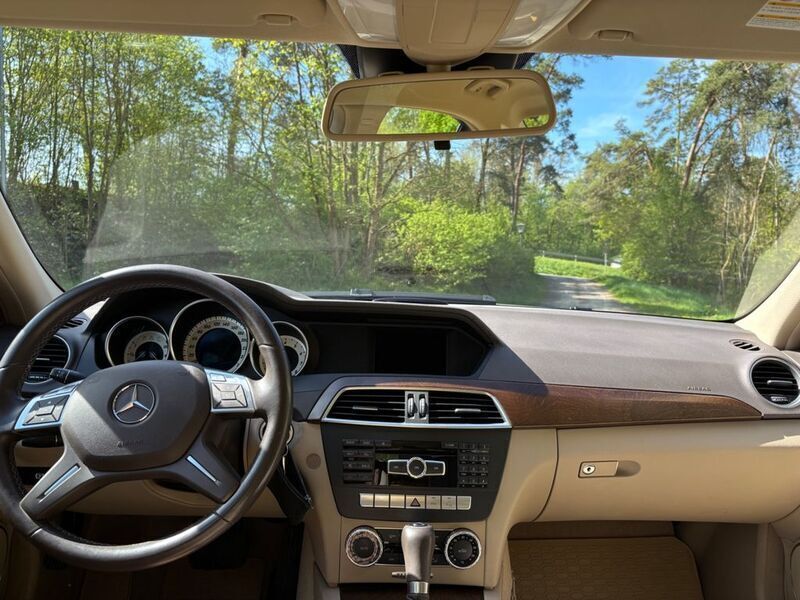Gebraucht Mercedes C200 Elegance 185 PS (136 kW) 2011 Beige Limousine