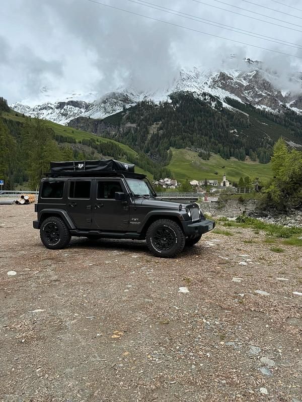 Grau Gebraucht 2017 Jeep Wrangler Sahara SUV | 40.900 € (Teuer) - Bild 1/4