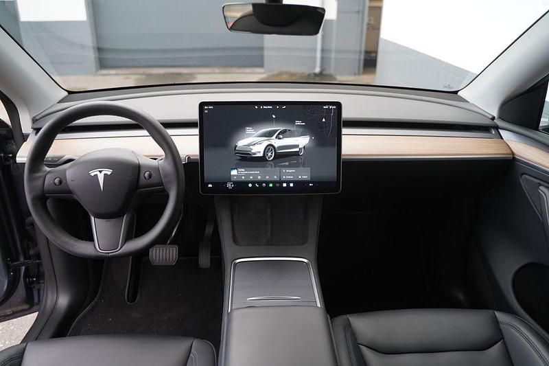 Gebraucht Tesla Model Y Long Range AWD 378 kW (514 PS) 2023 Quicksilver SUV