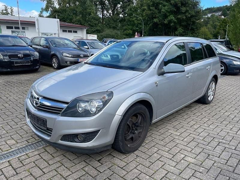 Silber Gebraucht 2010 Opel Astra Edition Kombi | 2.990 € (Superpreis) - Bild 1/4