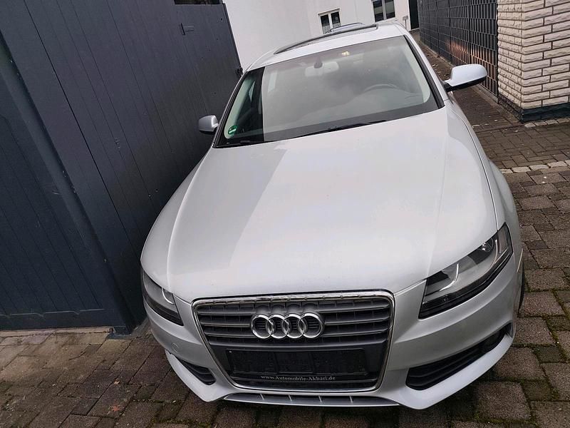 Silber Gebraucht 2011 Audi A4 Limousine | 6.700 € (Guter Preis) - Bild 1/4