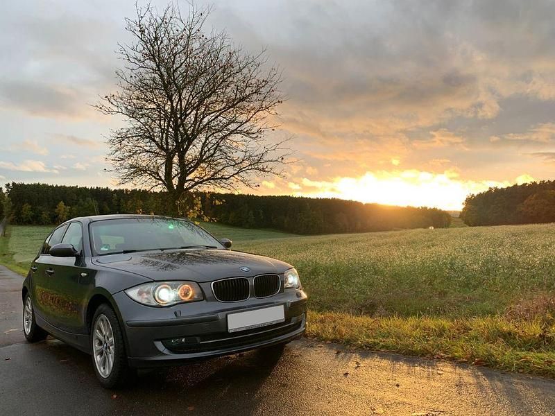 Grau Gebraucht 2008 BMW 116 Sport Line Kleinwagen | 3.333 € (Fairer Preis) - Bild 1/4