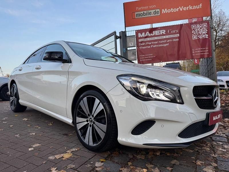 Weiß Gebraucht 2017 Mercedes CLA180 Limousine | 18.900 € (Fairer Preis) - Bild 1/4