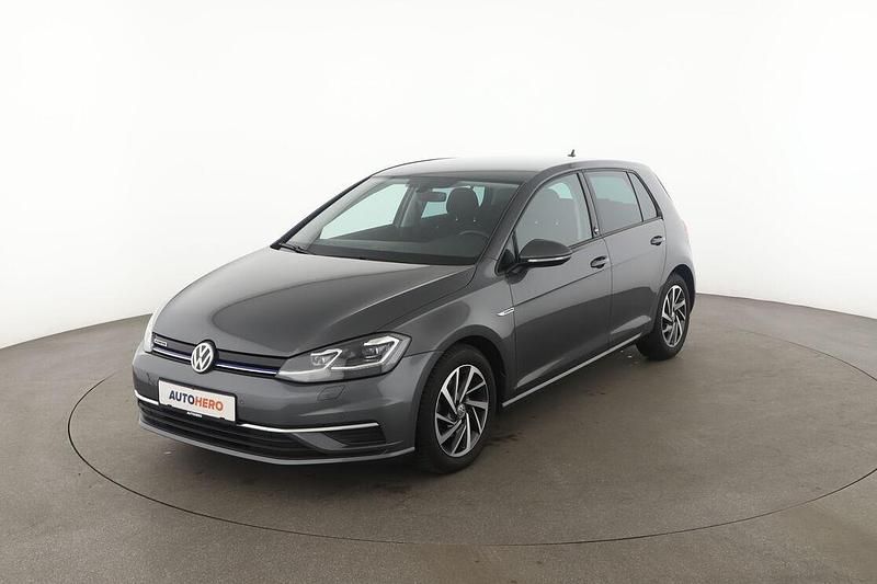 Grau Gebraucht 2017 VW Golf VII Sound Limousine | 14.780 € (Fairer Preis) - Bild 1/3