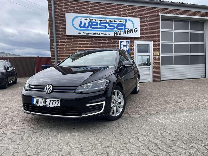 Deep black perleffekt Gebraucht 2021 VW e-Golf Comfortline Kleinwagen | 16.990 € (Fairer Preis) - Bild 1/4