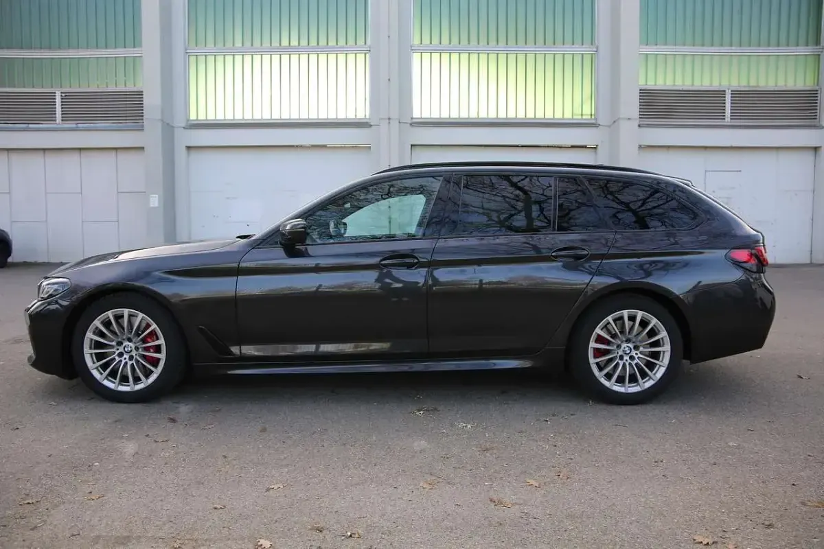 Gebraucht BMW 530 M Sport 286 PS (210 kW) 2023 Kombi